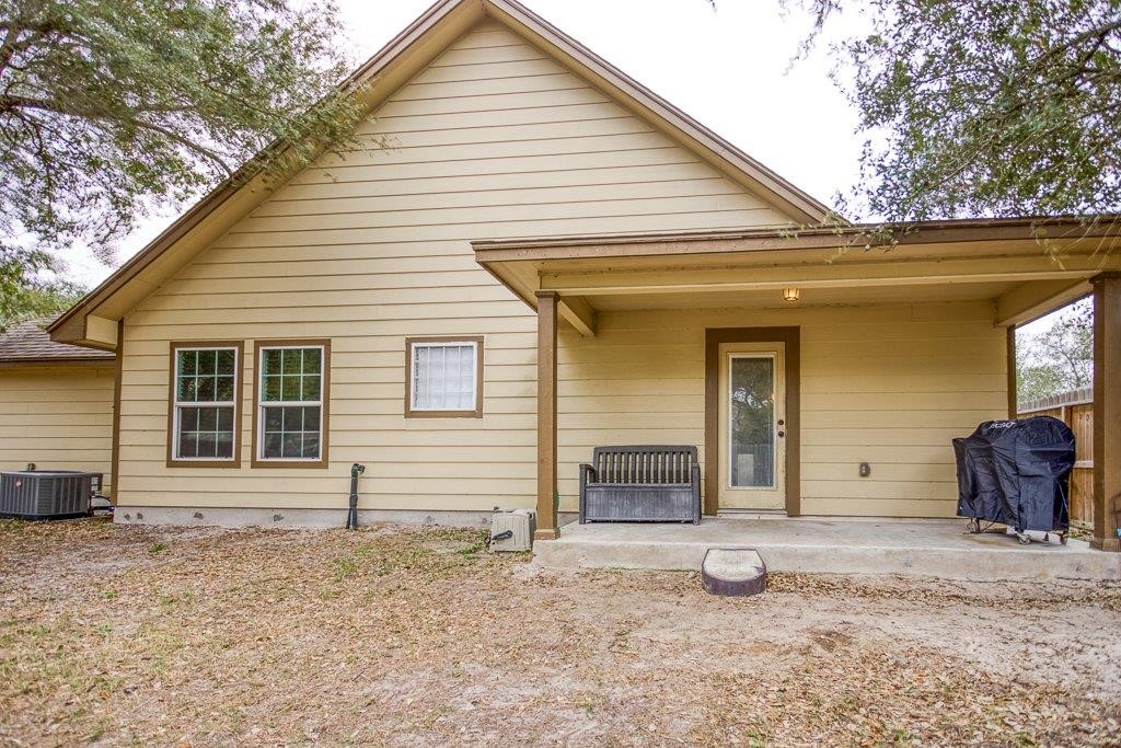 2421 Country Oaks Property Photo 35