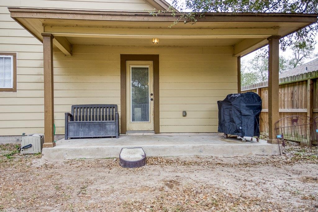 2421 Country Oaks Property Photo 36