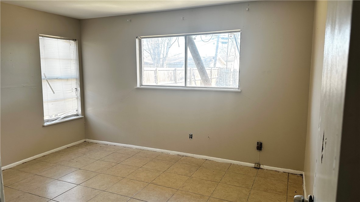 525 Ohio Ave Property Photo 5