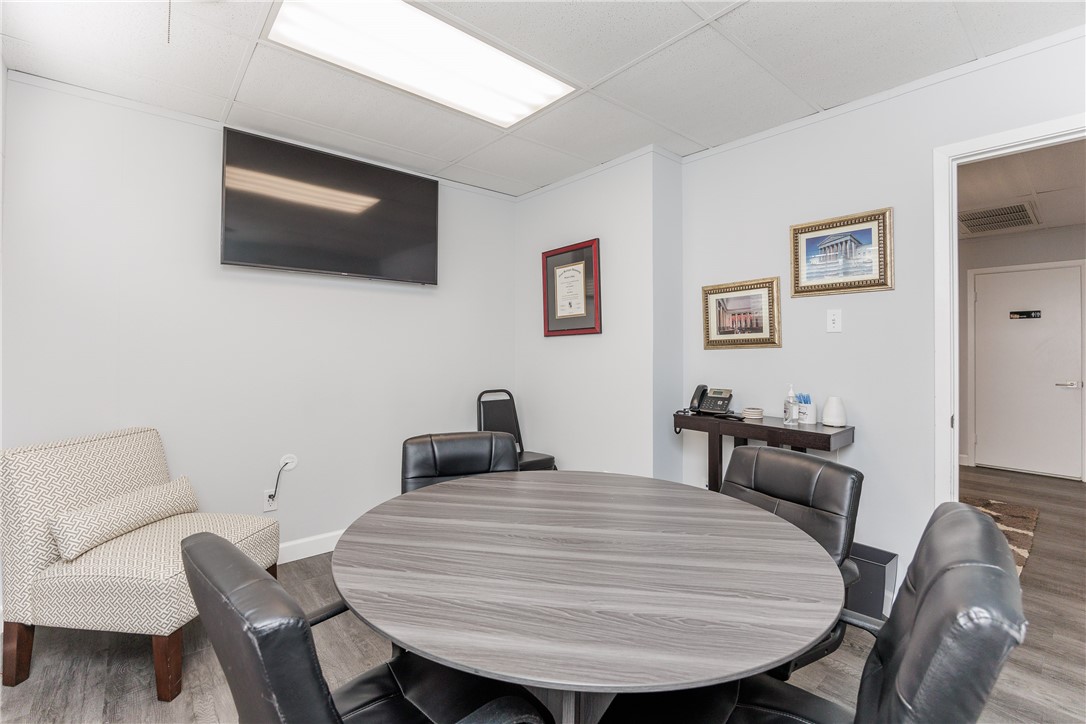 525 Clifford St Property Photo 17