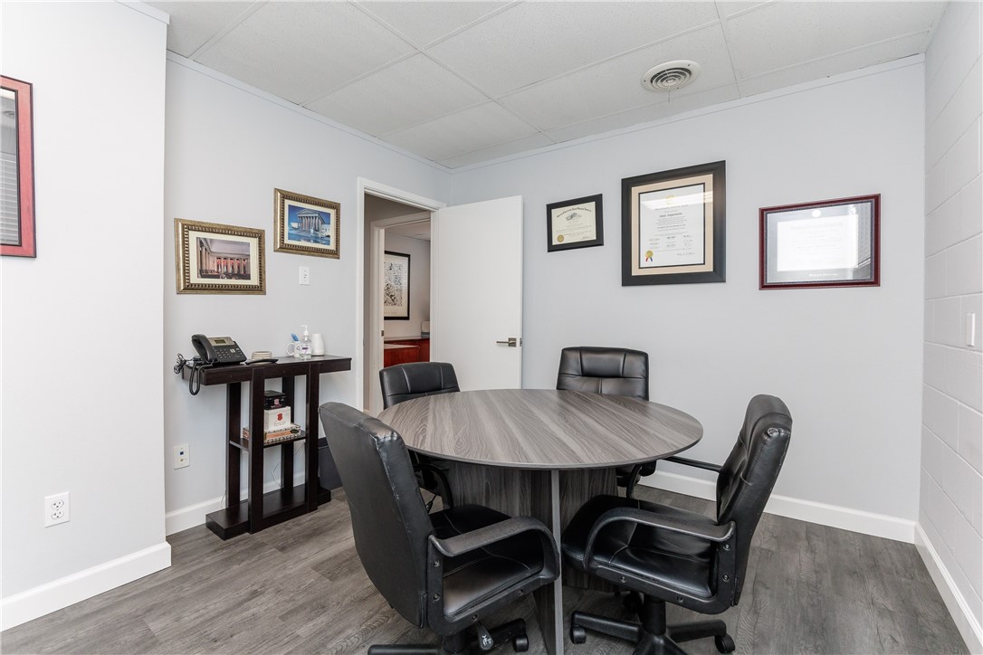 525 Clifford St Property Photo 18