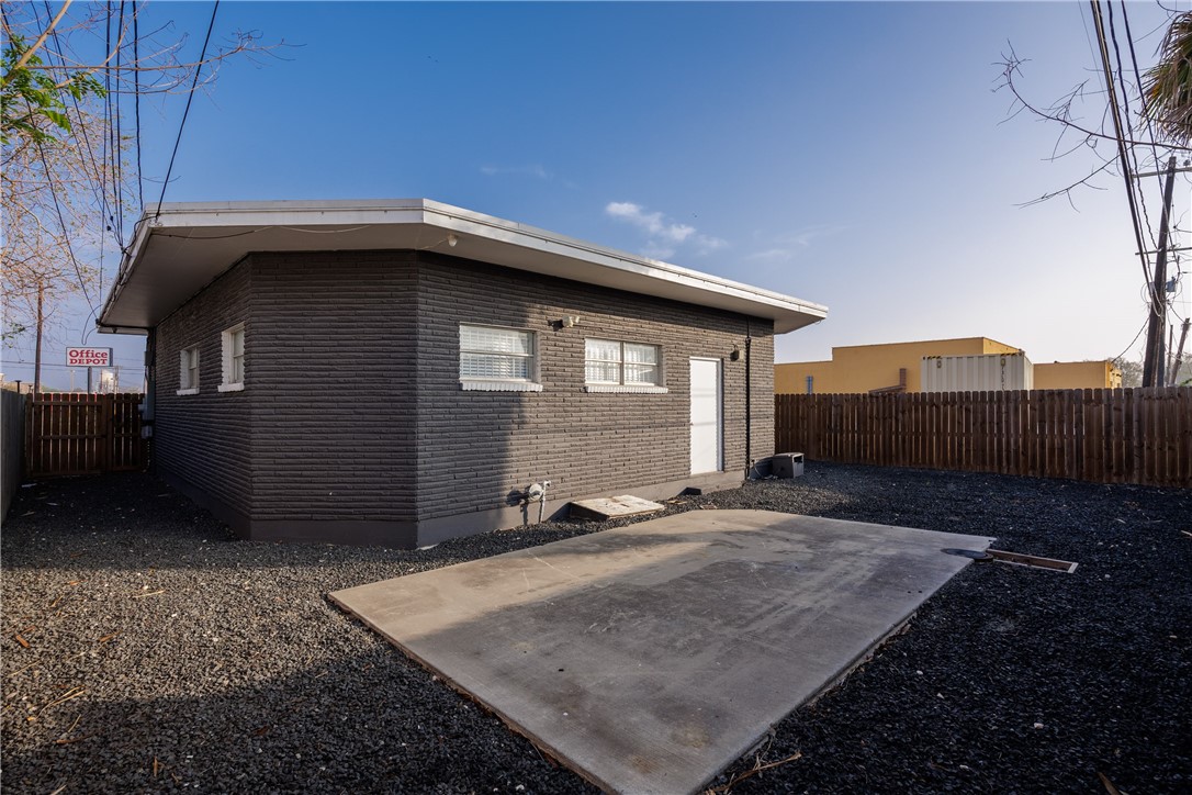 525 Clifford St Property Photo 33