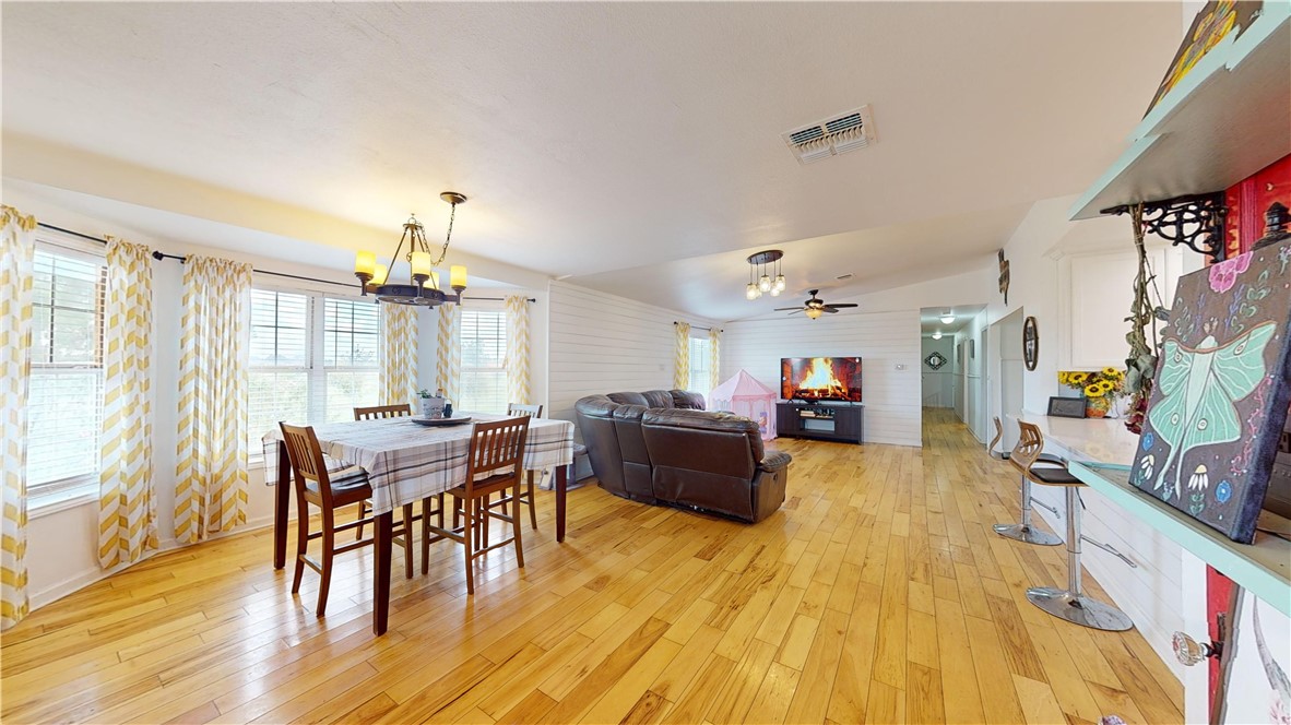 22818 State Highway 16 S Property Photo 6