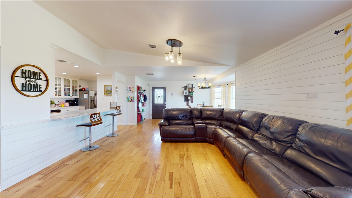 22818 State Highway 16 S Property Photo 15