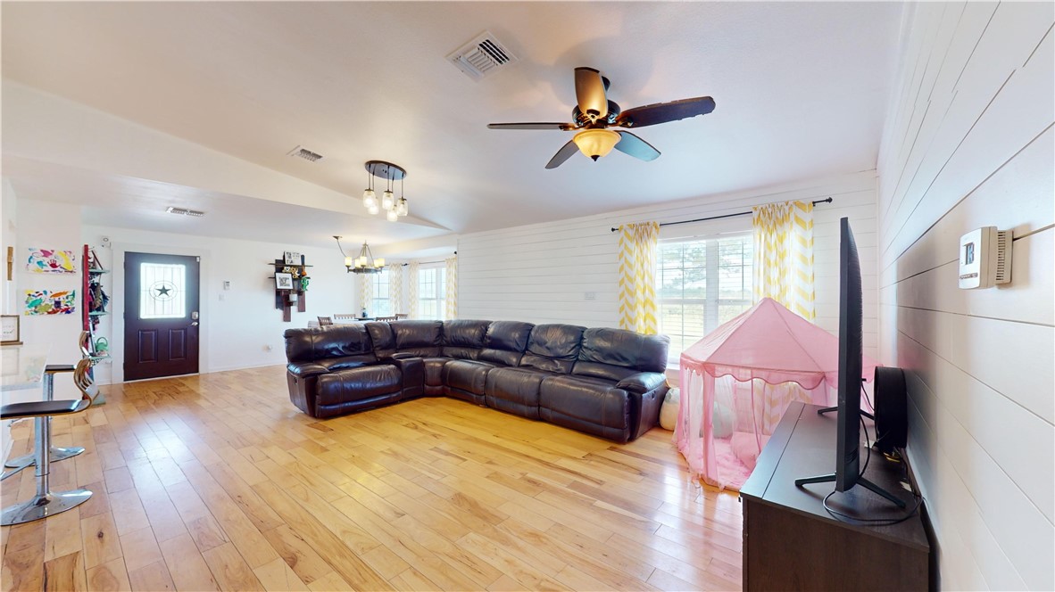 22818 State Highway 16 S Property Photo 16