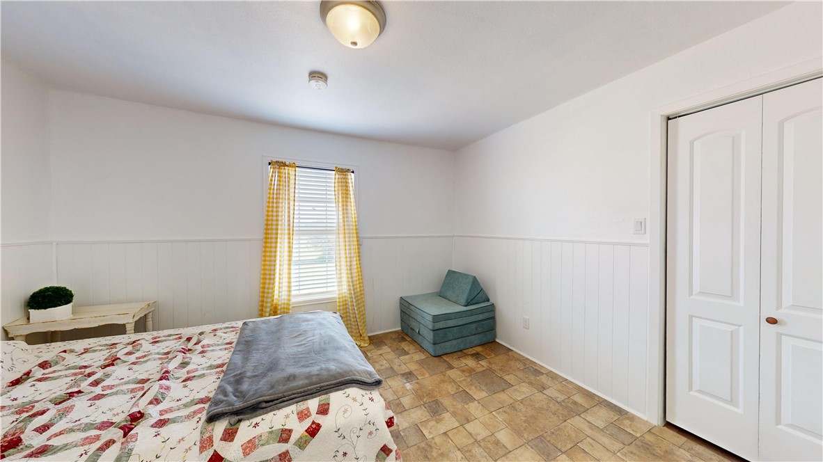 22818 State Highway 16 S Property Photo 19
