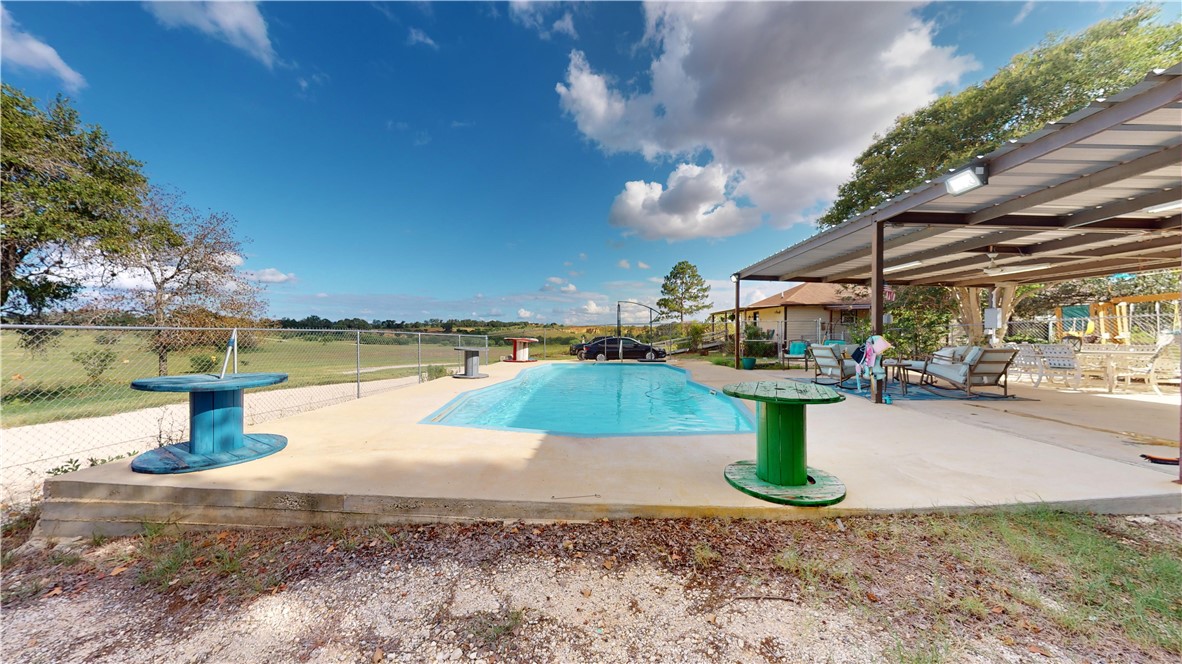 22818 State Highway 16 S Property Photo 33