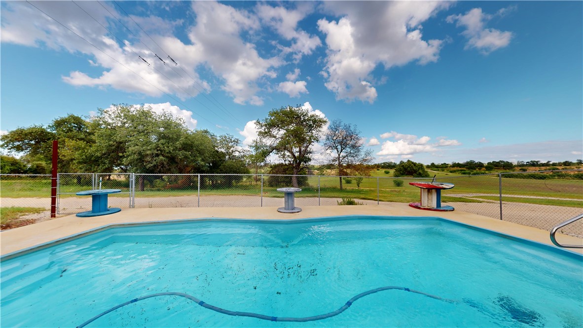 22818 State Highway 16 S Property Photo 35