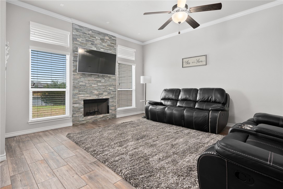 6 Reserve Blvd Property Photo 8