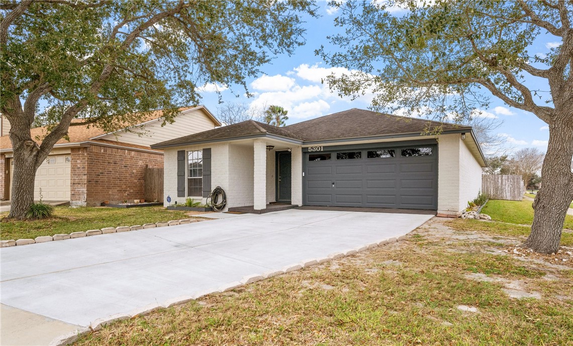5301 Woodgate Dr Property Photo 2