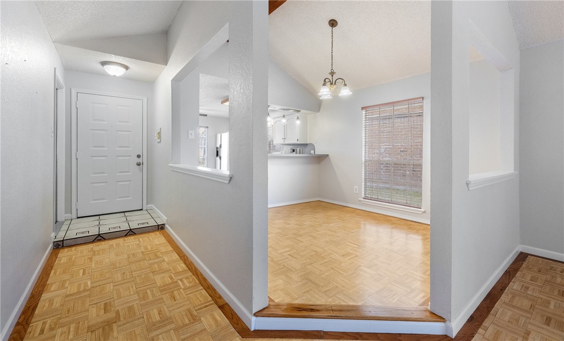 5301 Woodgate Dr Property Photo 3