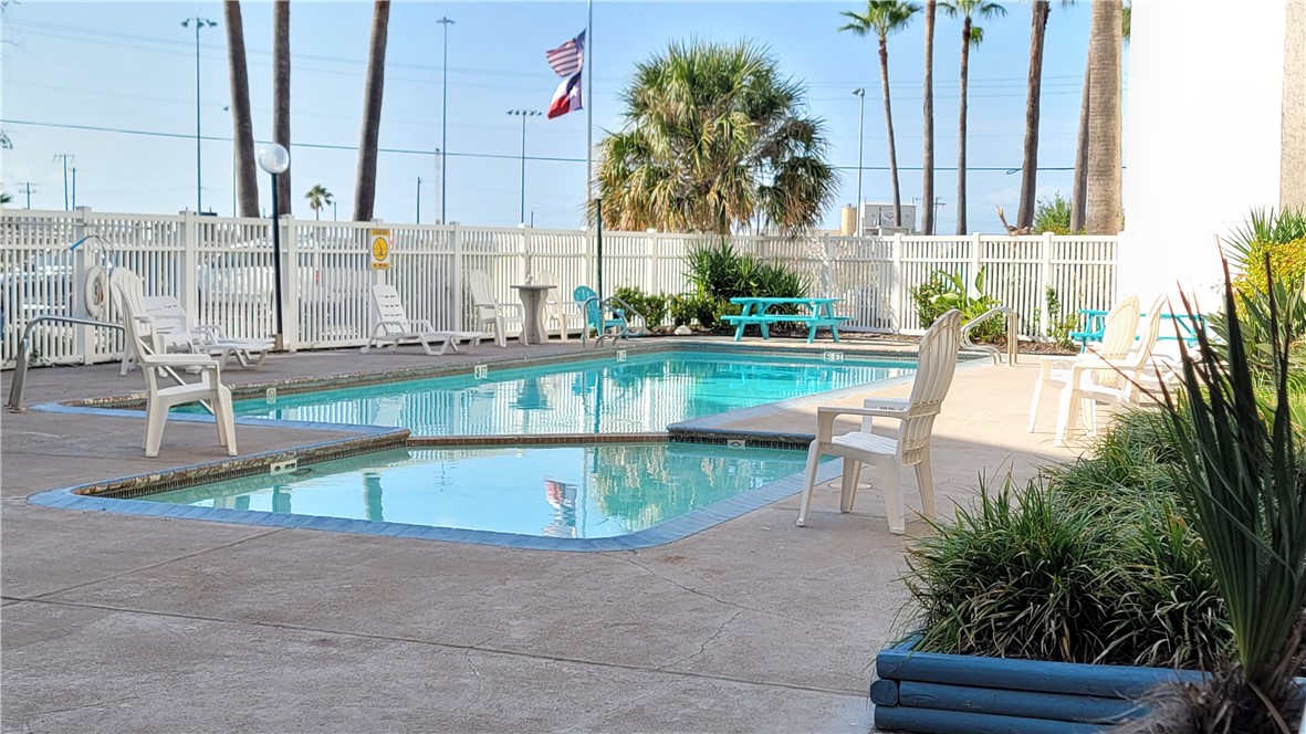 3938 Surfside Blvd 2214 Property Photo 3
