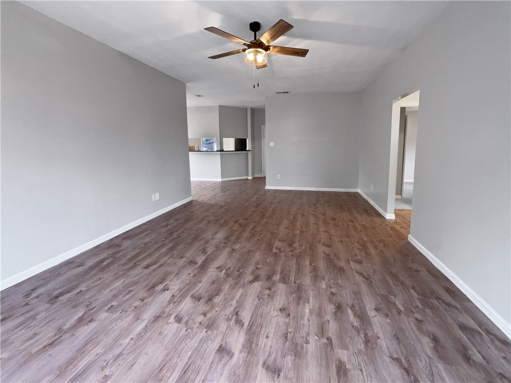 2140 Glenwood Dr Property Photo 2