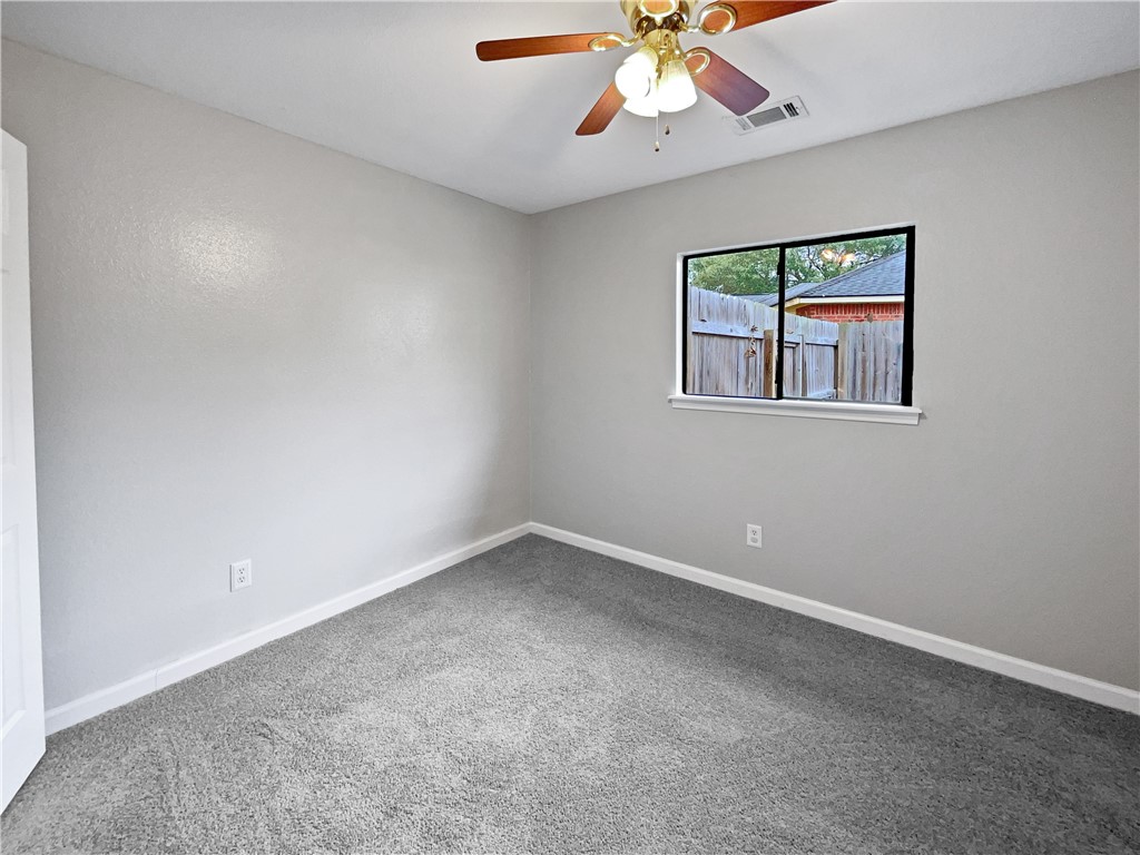 2140 Glenwood Dr Property Photo 4