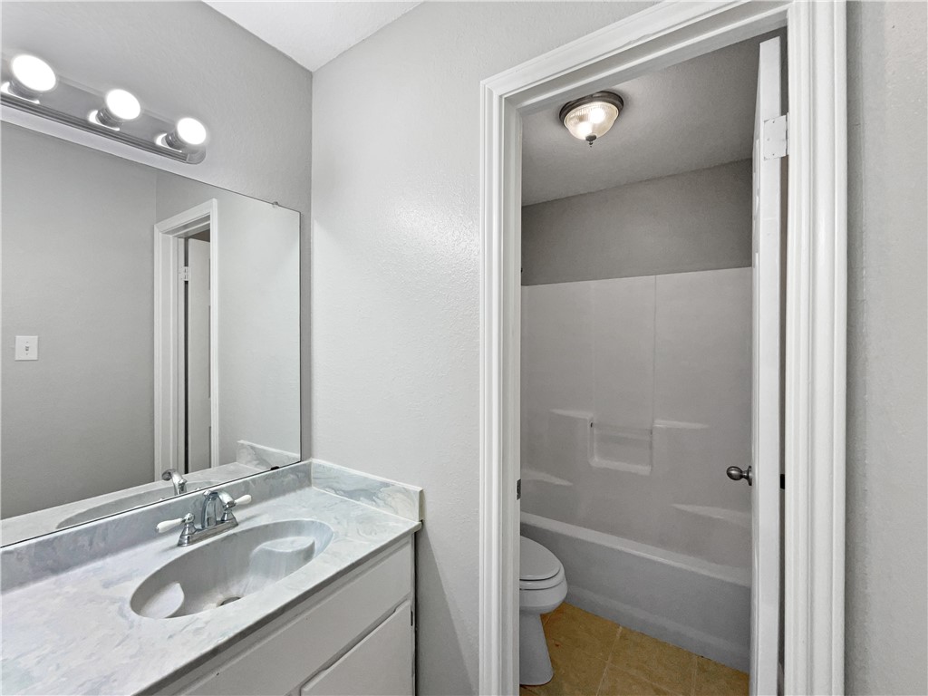 2140 Glenwood Dr Property Photo 7