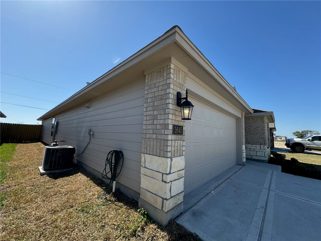 1645 Pleasant Dr Property Photo 4