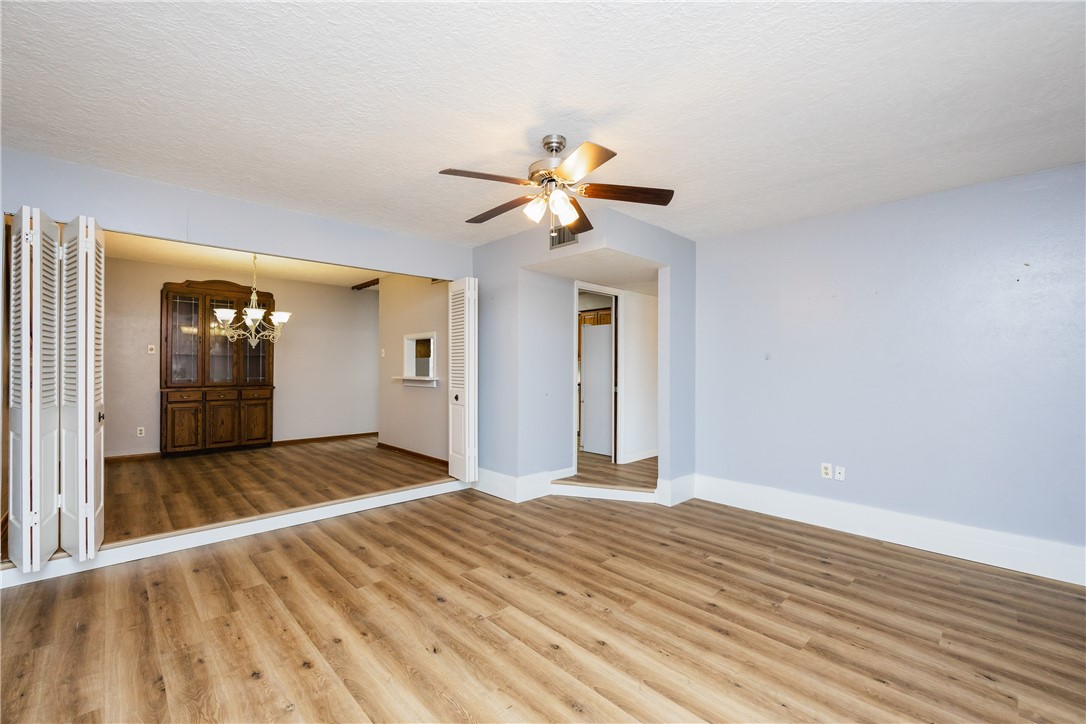 103 Park Pl Property Photo 5