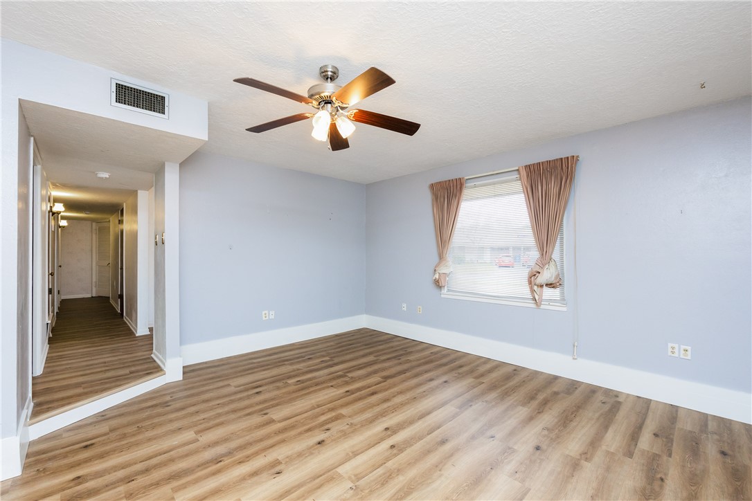 103 Park Pl Property Photo 6