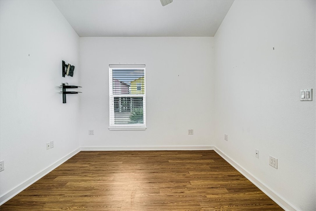 325 10th St Property Photo 18