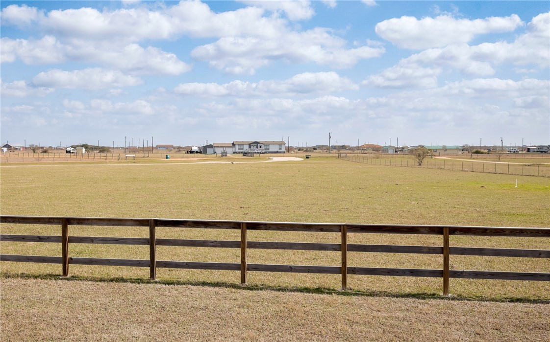 193 Shady Hollow Property Photo 3