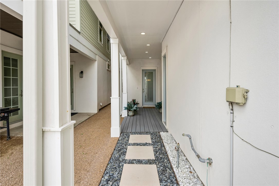 105 Frontenac Property Photo 30