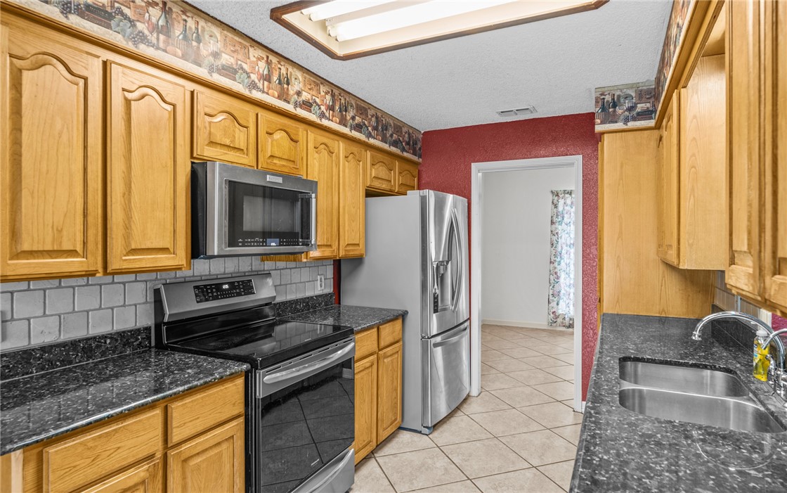 3525 Picadilly Ln Property Photo 6