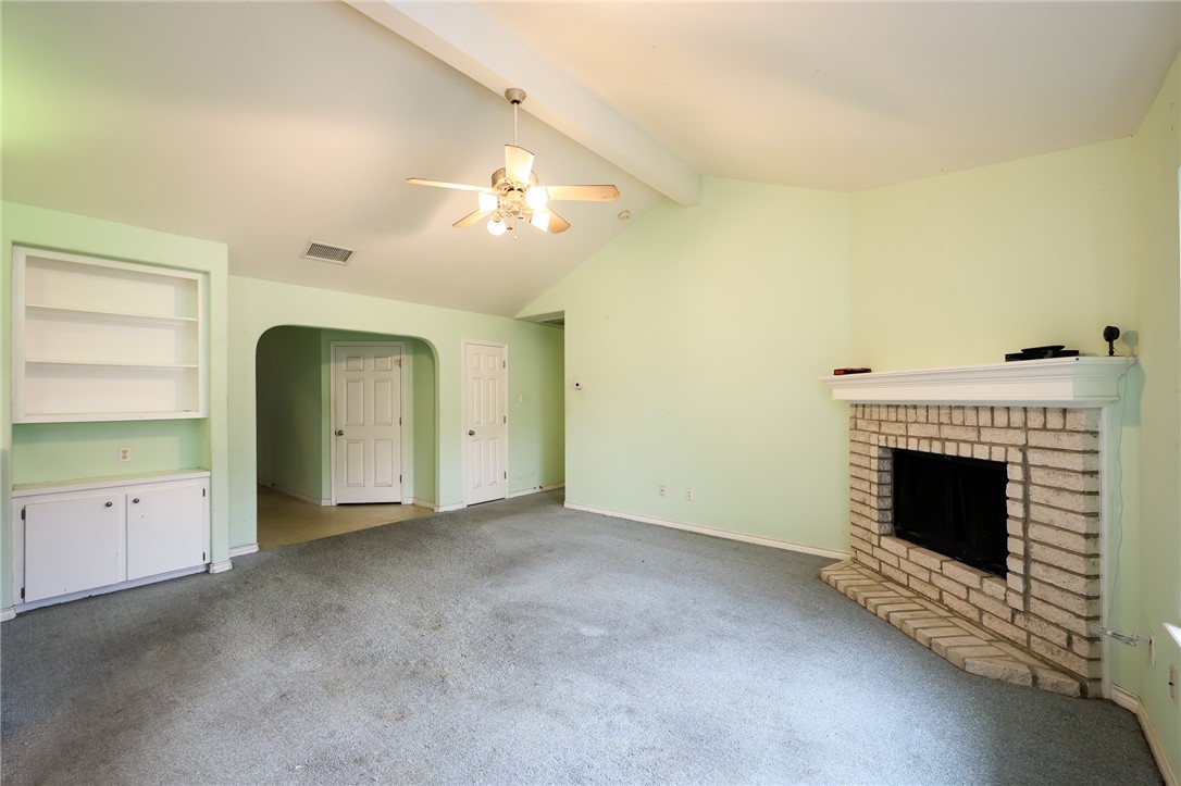 726 Saint Bernadine Dr Property Photo 3