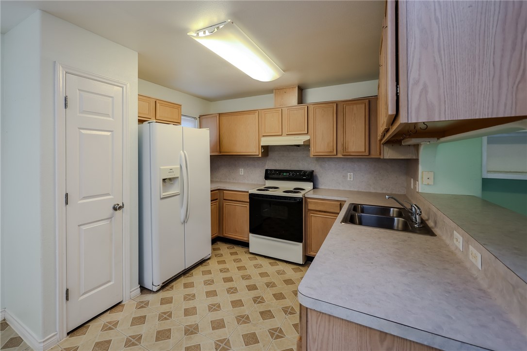 726 Saint Bernadine Dr Property Photo 7