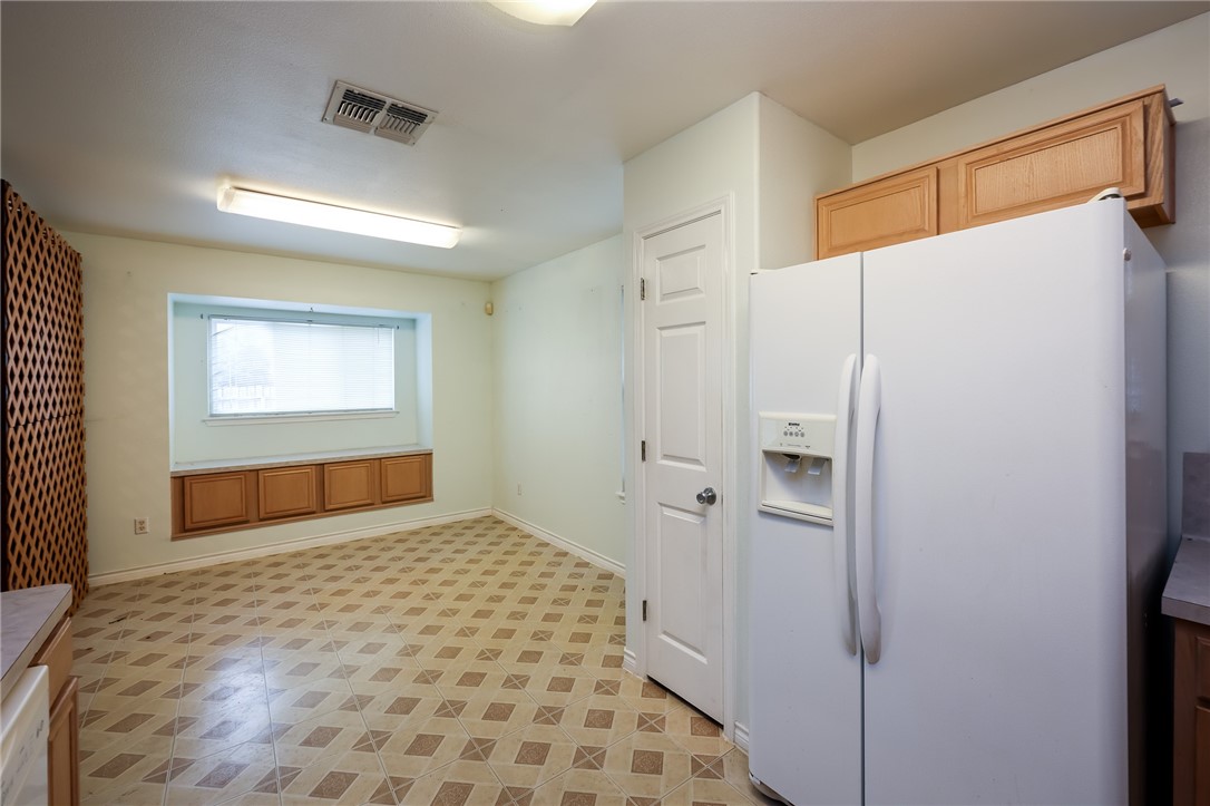 726 Saint Bernadine Dr Property Photo 8