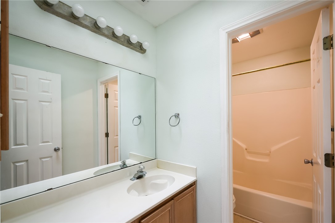 726 Saint Bernadine Dr Property Photo 16