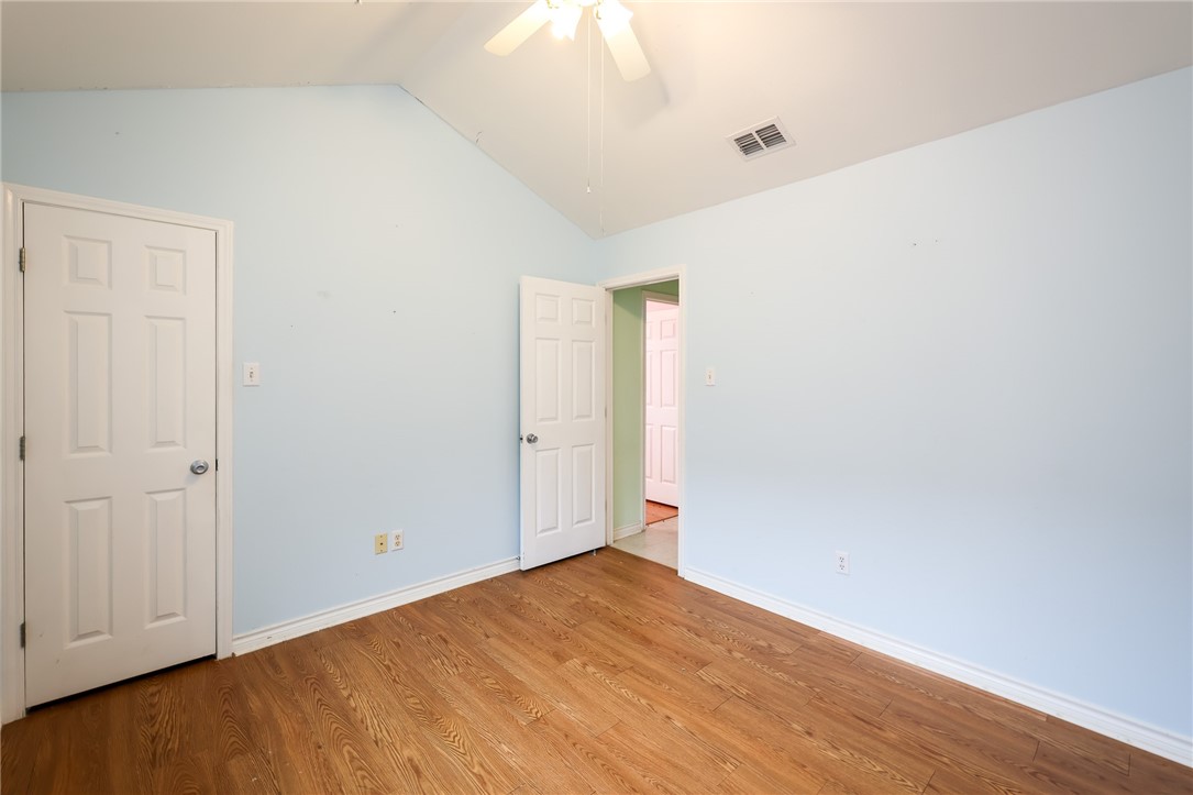 726 Saint Bernadine Dr Property Photo 19