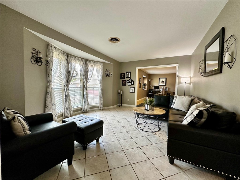 1631 Santa Cecilia Dr Property Photo 4