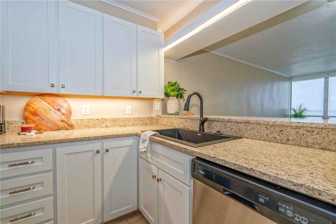 4302 Ocean Dr 42 Property Photo 11