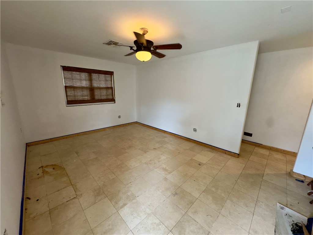 1401 S Avenue A Property Photo 3