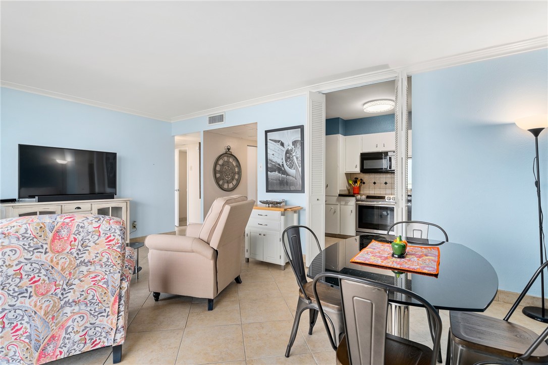 715 S Upper Broadway St 706 Property Photo 13