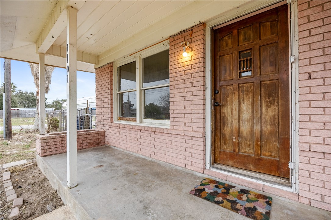 1101 Graham Property Photo 2