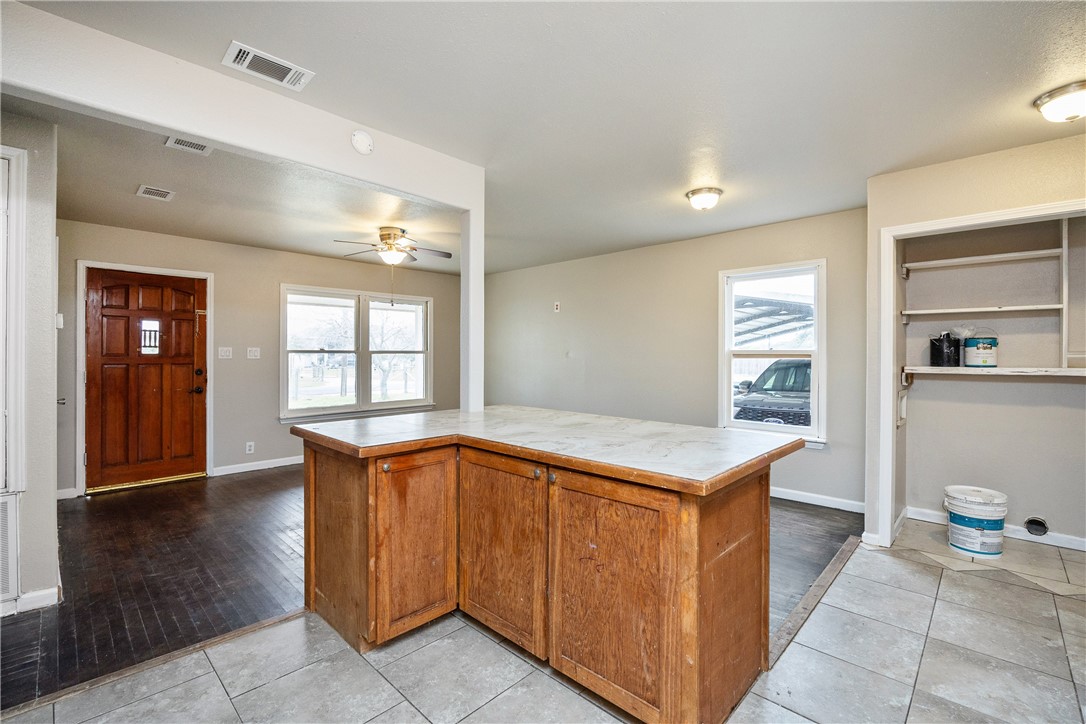 1101 Graham Property Photo 6