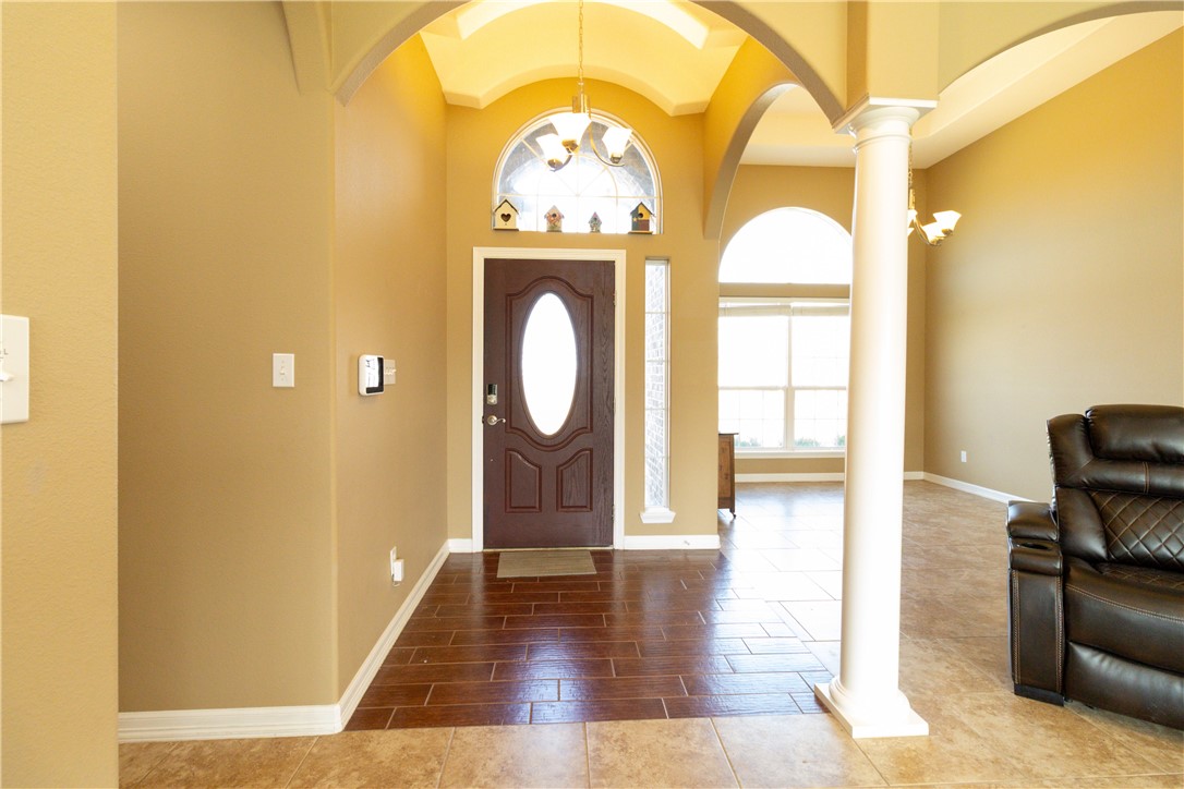 137 Lakeview Trace Property Photo 3
