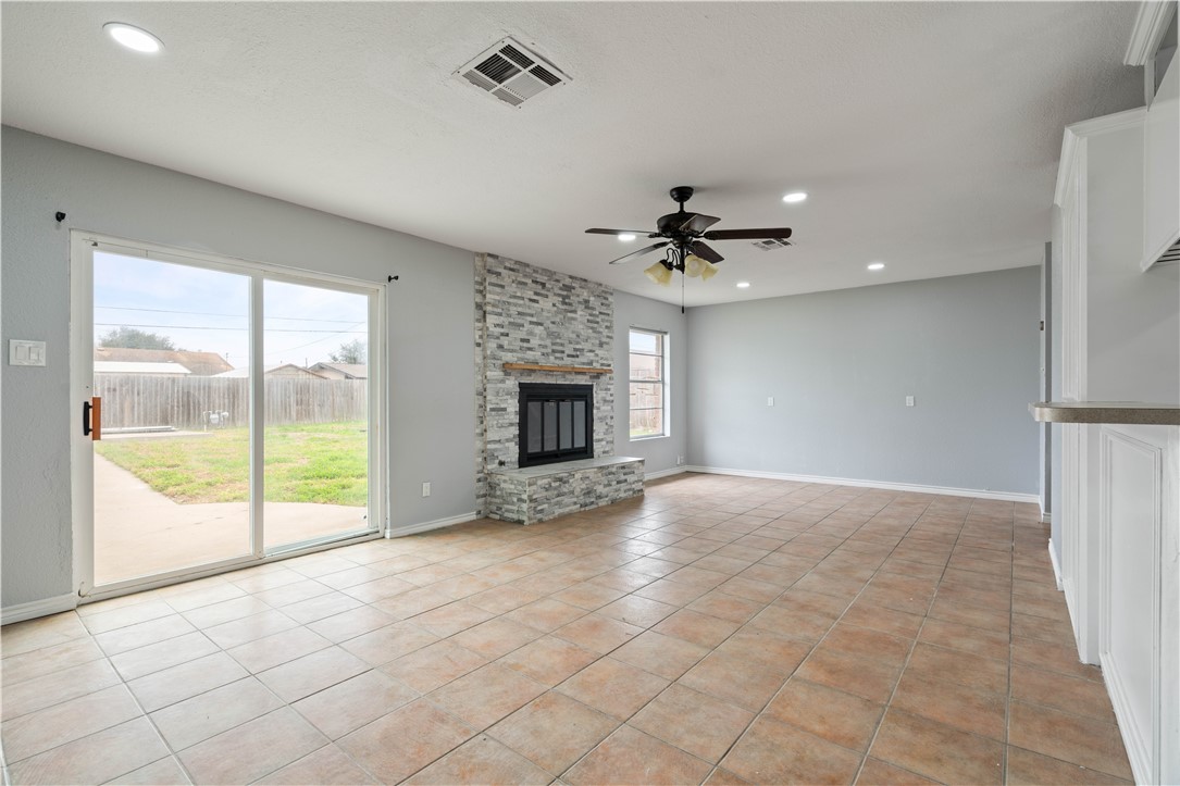 1318 W Cherrystone Dr Property Photo 3