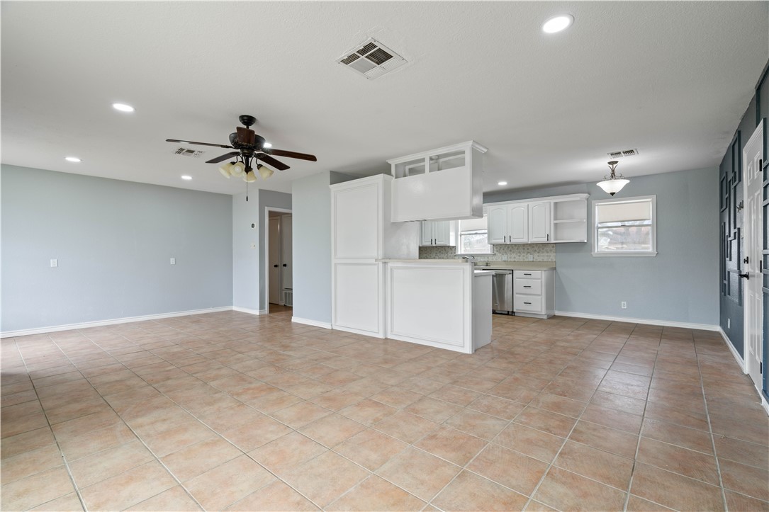 1318 W Cherrystone Dr Property Photo 4