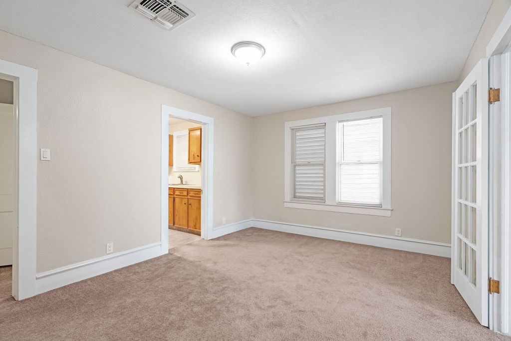 419 Clifford St Property Photo 2