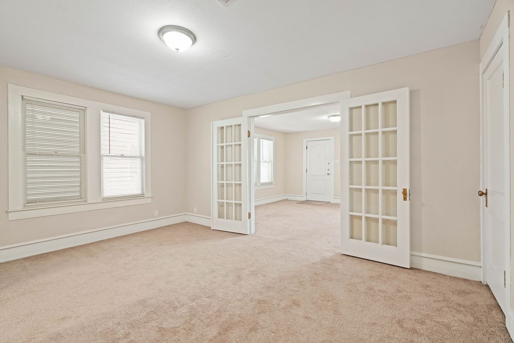 419 Clifford St Property Photo 3