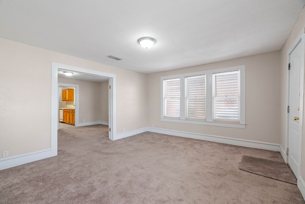 419 Clifford St Property Photo 7