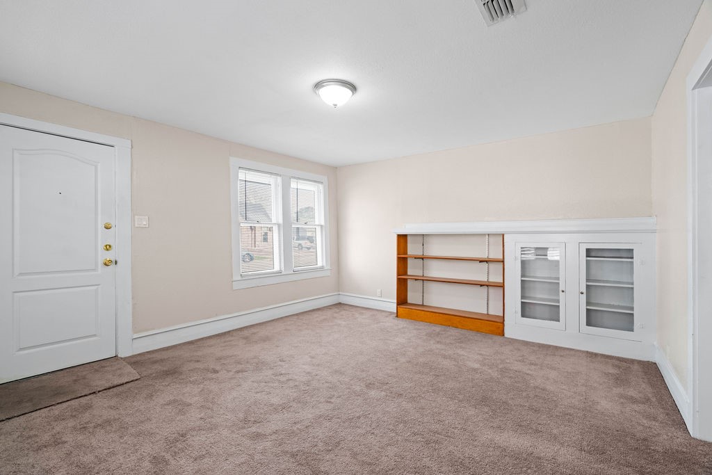 419 Clifford St Property Photo 9