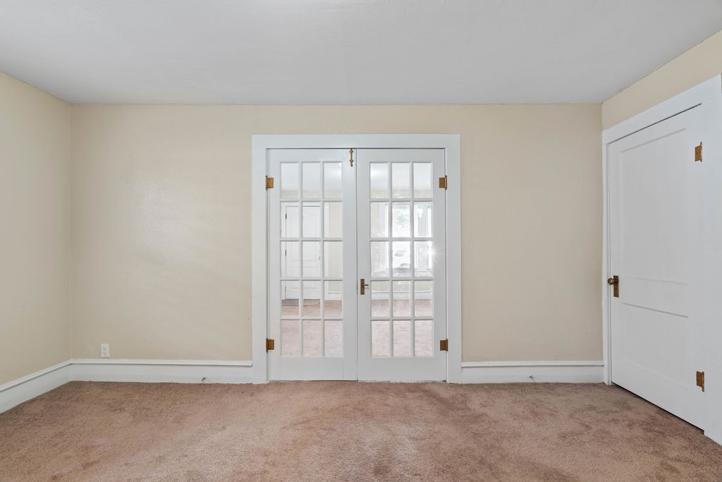 419 Clifford St Property Photo 11
