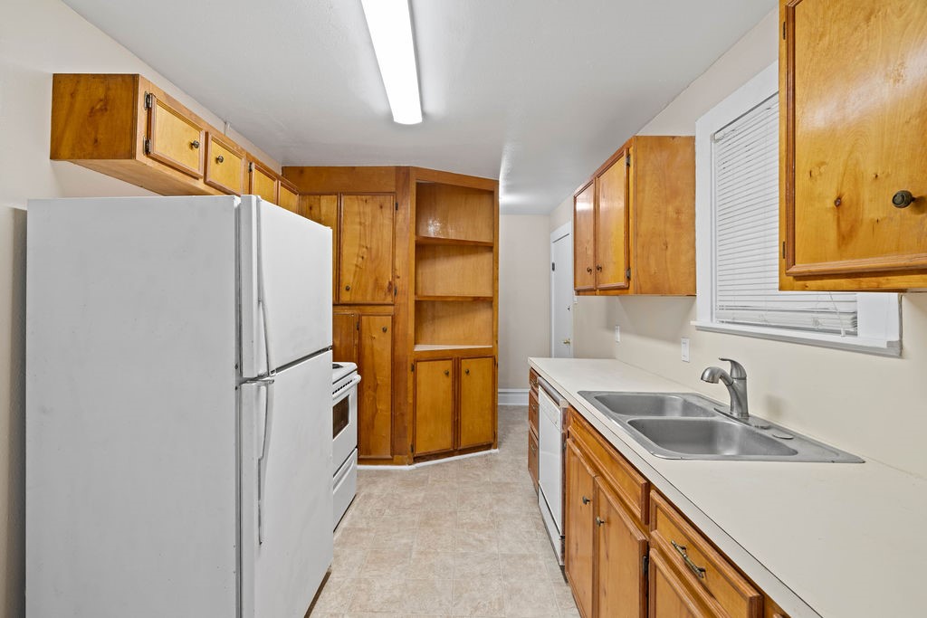 419 Clifford St Property Photo 13