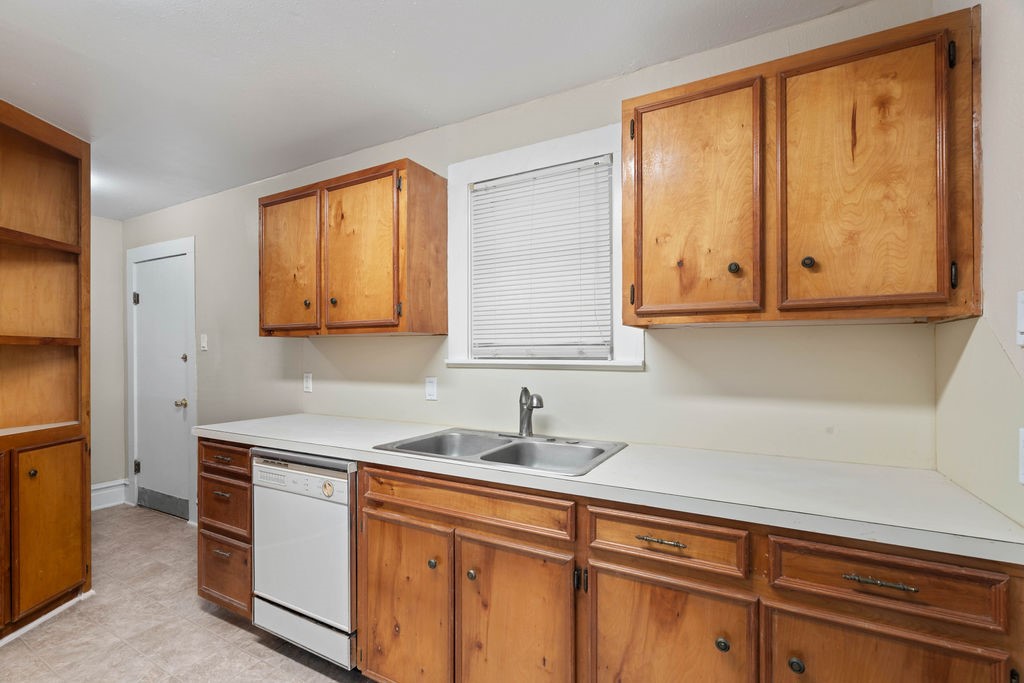 419 Clifford St Property Photo 16
