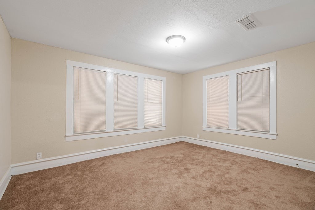 419 Clifford St Property Photo 19
