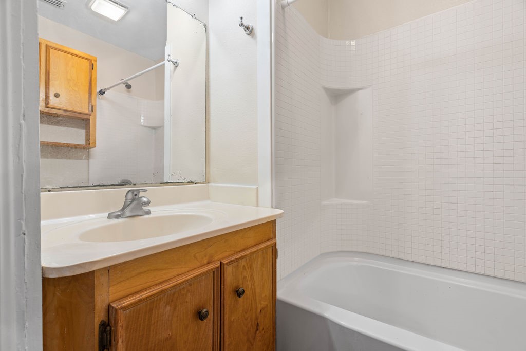 419 Clifford St Property Photo 24