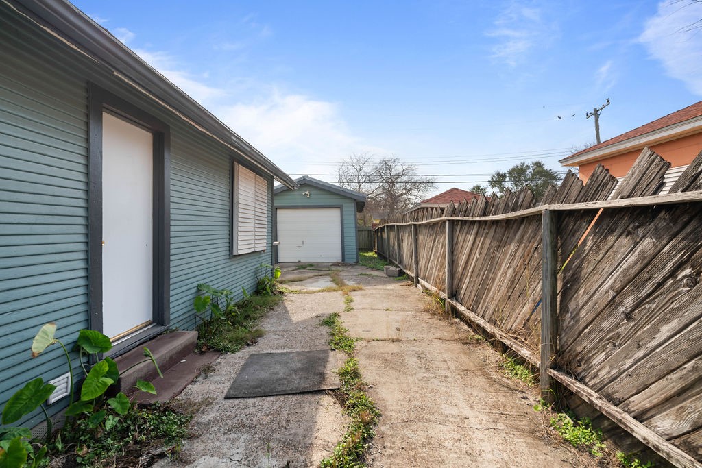 419 Clifford St Property Photo 26